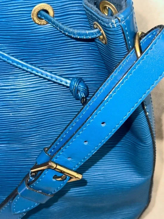 Authentic Vintage Louis Vuitton Noe Blue Epi Leather Drawstring Shoulder Bag - Picture 6 of 15